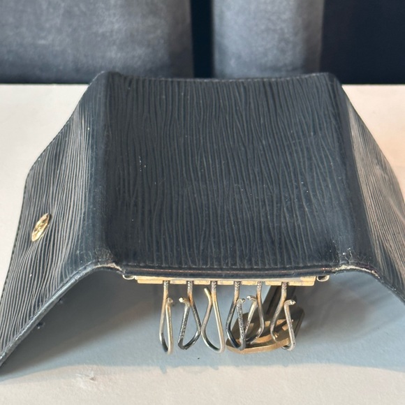 Louis Vuitton Epi Black Key Case 6 - Picture 5 of 11